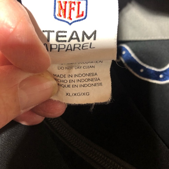 Colts Xl pull over poly/spandex long sleeve pull over. - Picture 7 of 8